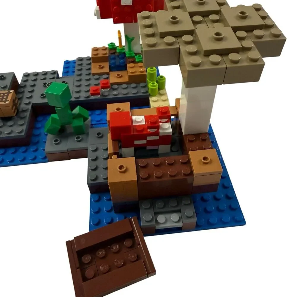 LEGO 21129 Minecraft The Mushroom Island Complete With Manual - No Box